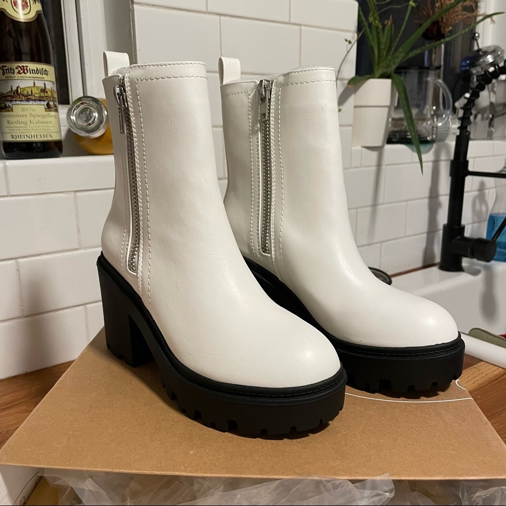 White Urban Outfitters platform ankle boots double zipper